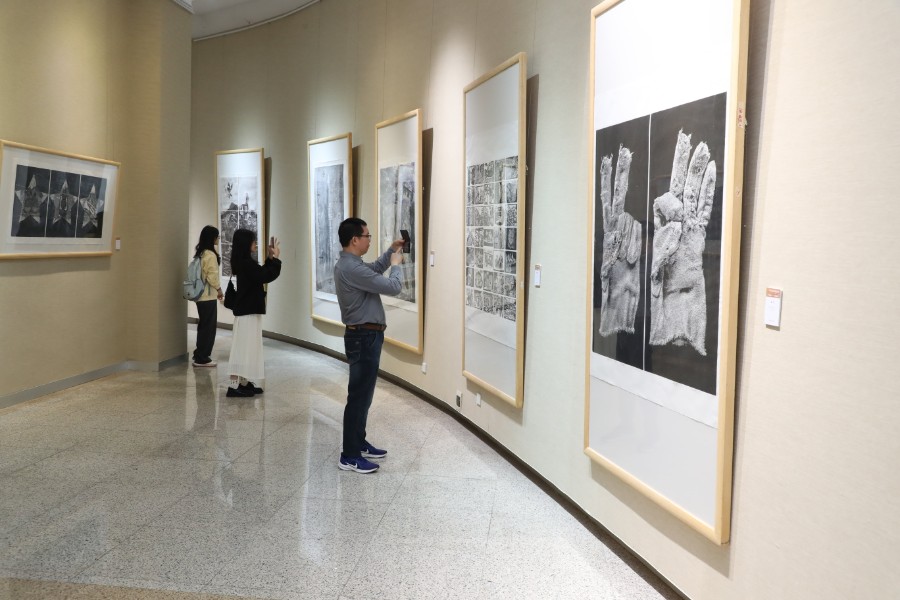 11月25日，“第十届广东省版画作品展”在肇庆美术馆开幕。西江日报记者 曹笑摄 3.jpg